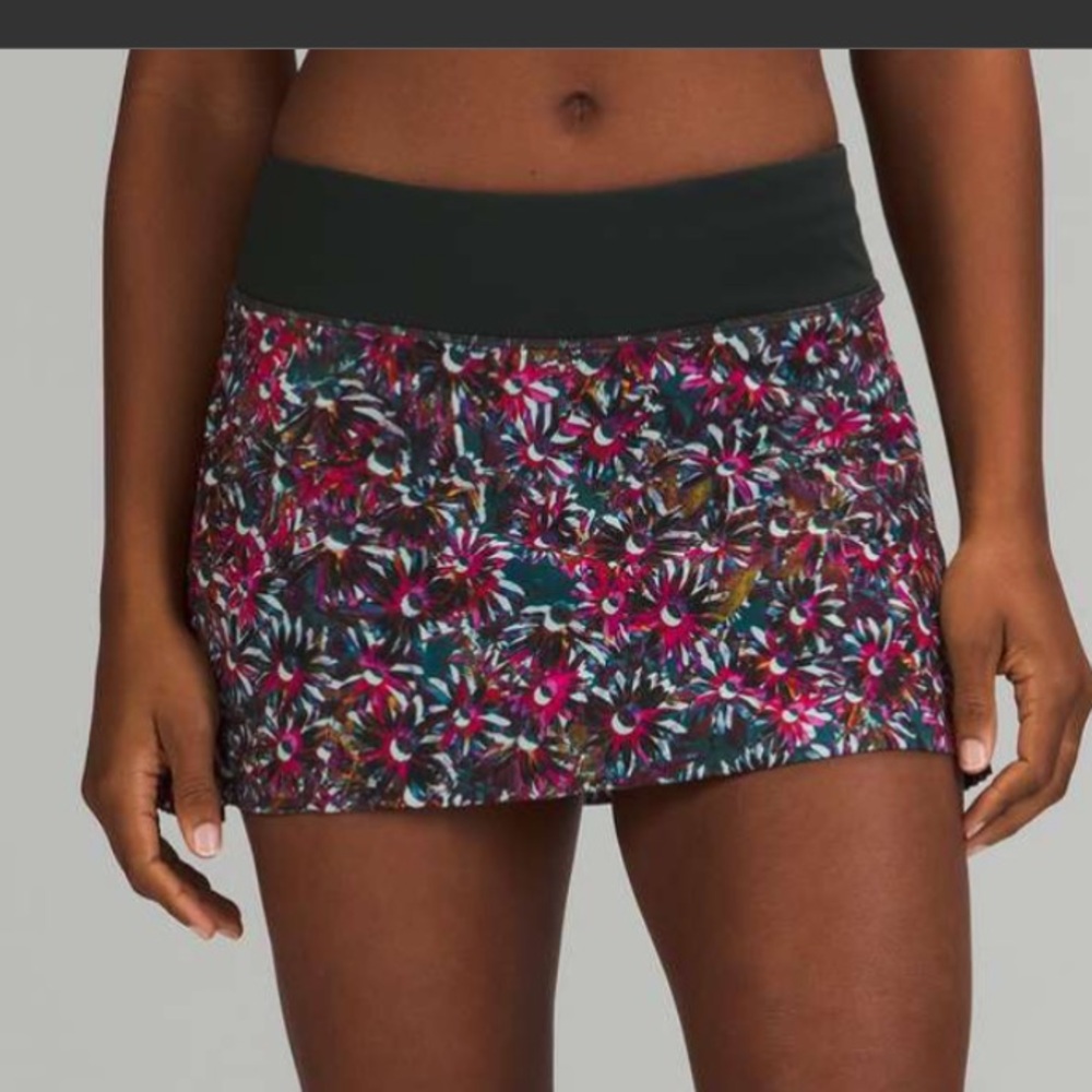 Lululemon Play Off the Pleats Mid-Rise Skirt size 8